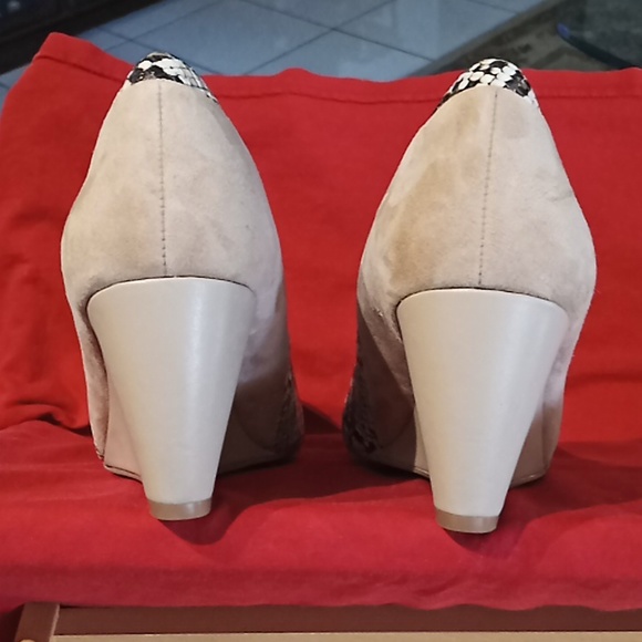 Violet & Red Snakeskin Wedges. NWOT. Never Been Worn. PERSIA Size 7M. - Picture 12 of 16